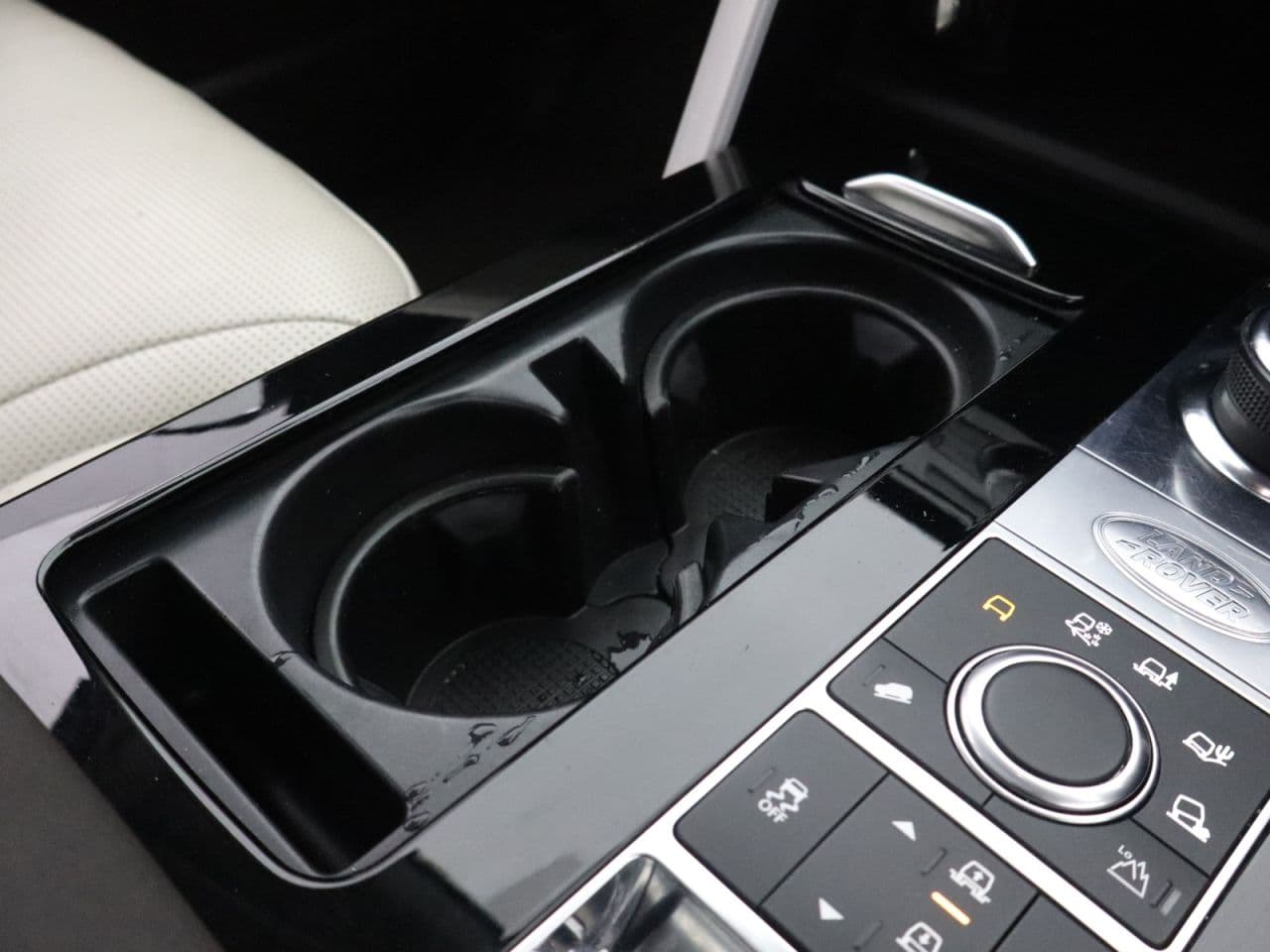 Land Rover Discovery 2.0 SD4 HSE — image 26