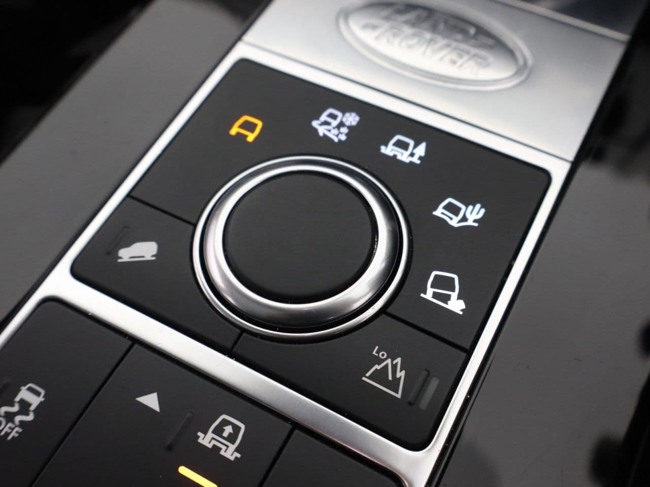 Land Rover Discovery 2.0 SD4 HSE — image 29
