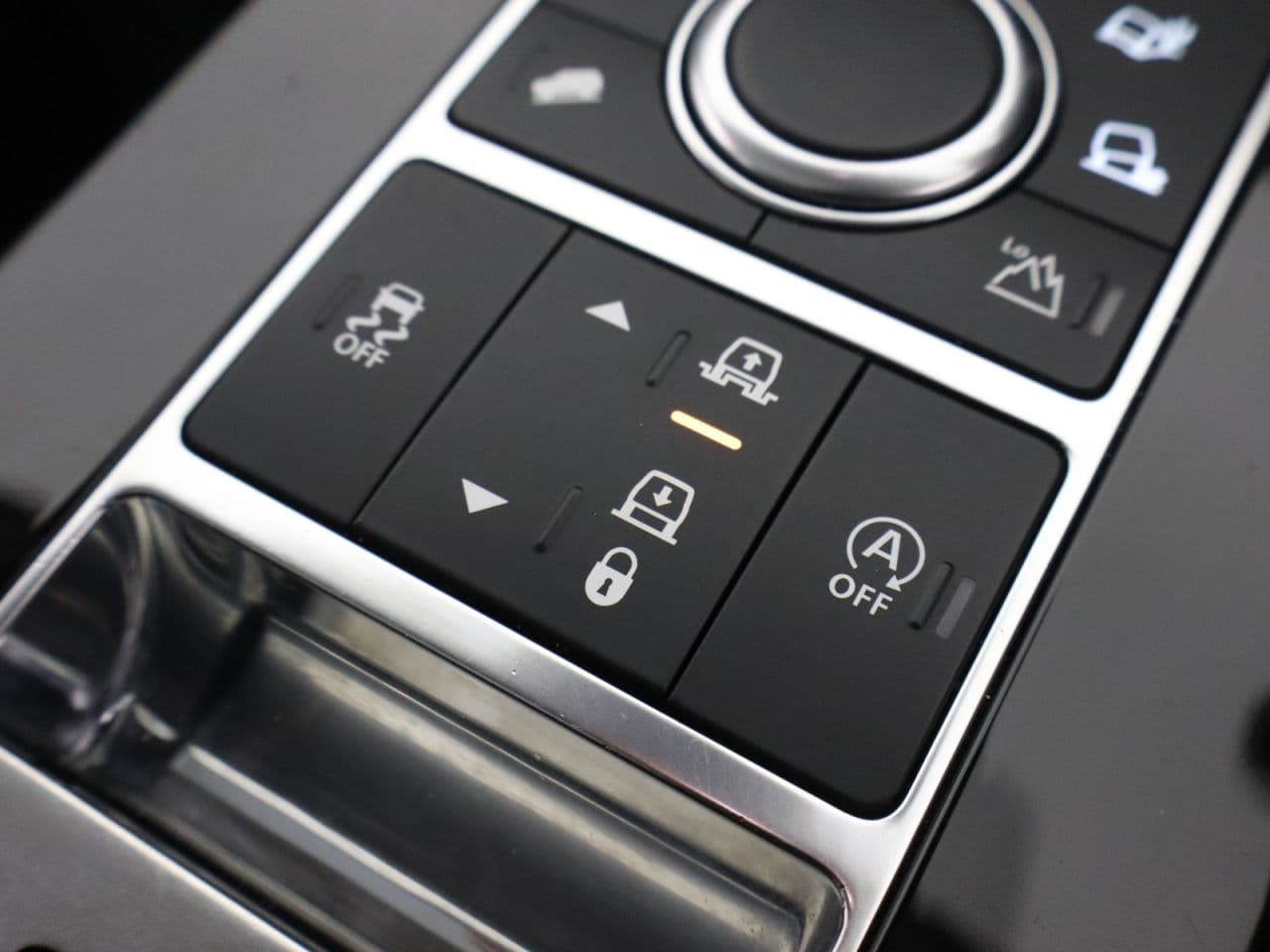 Land Rover Discovery 2.0 SD4 HSE — image 30