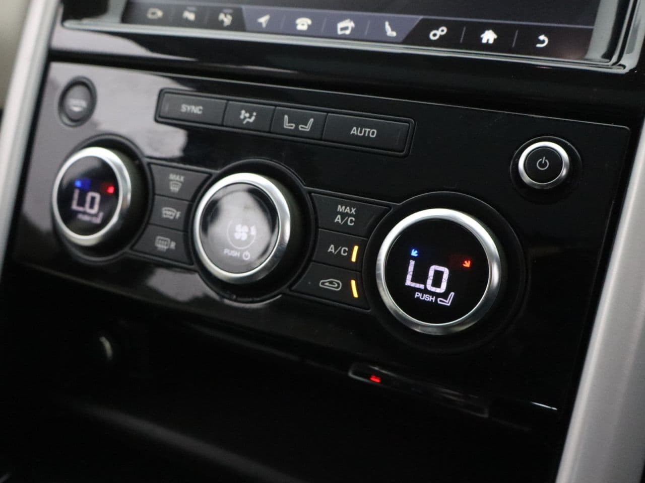 Land Rover Discovery 2.0 SD4 HSE — image 33