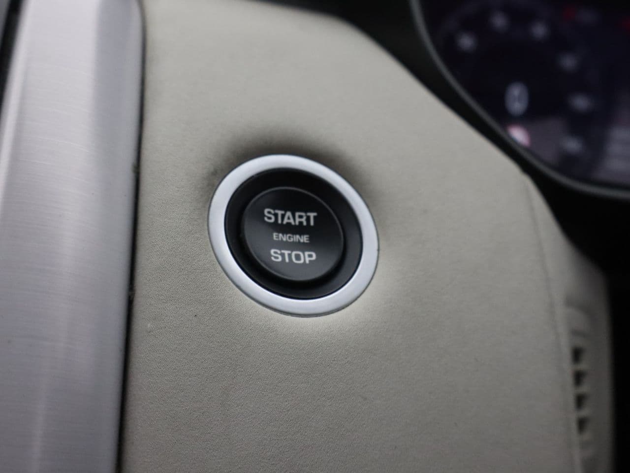 Land Rover Discovery 2.0 SD4 HSE — image 35