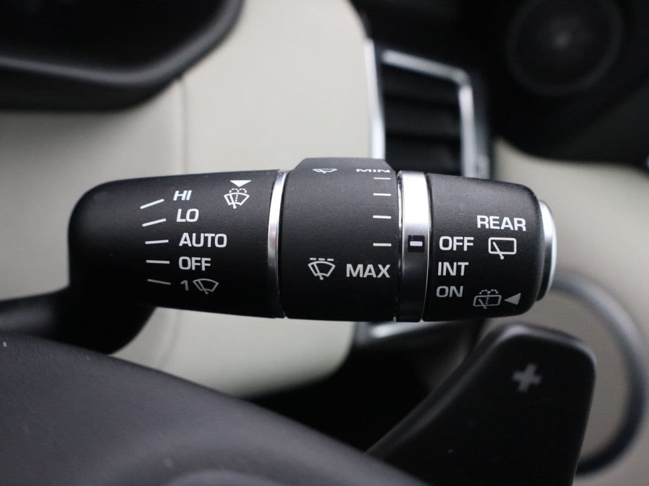 Land Rover Discovery 2.0 SD4 HSE — image 45
