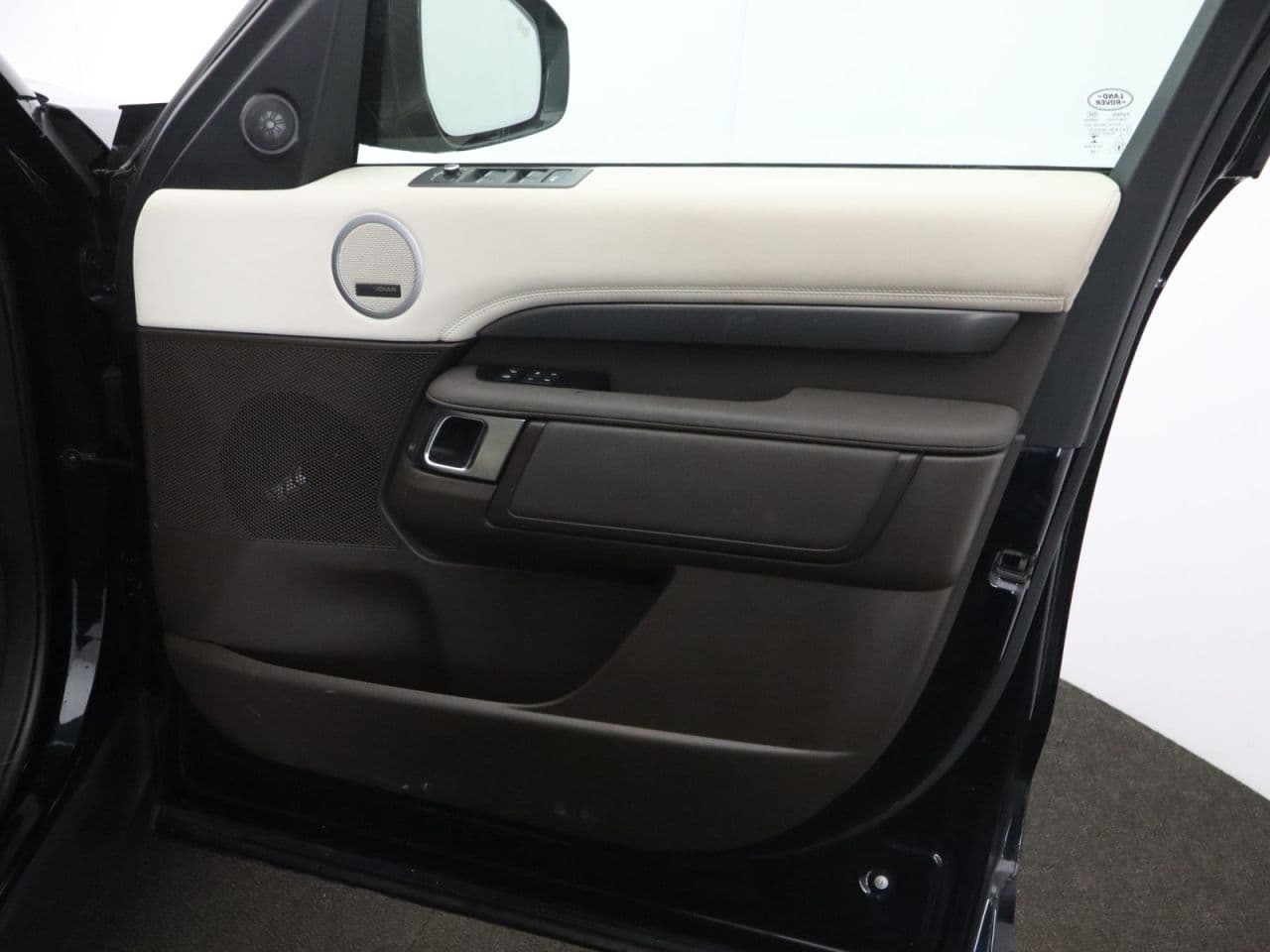 Land Rover Discovery 2.0 SD4 HSE — image 53