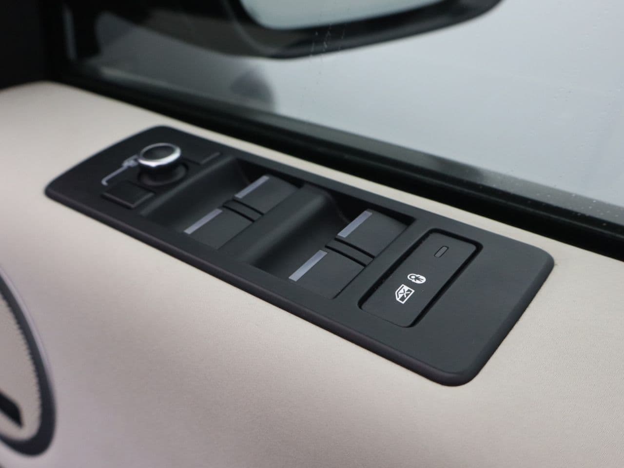 Land Rover Discovery 2.0 SD4 HSE — image 54