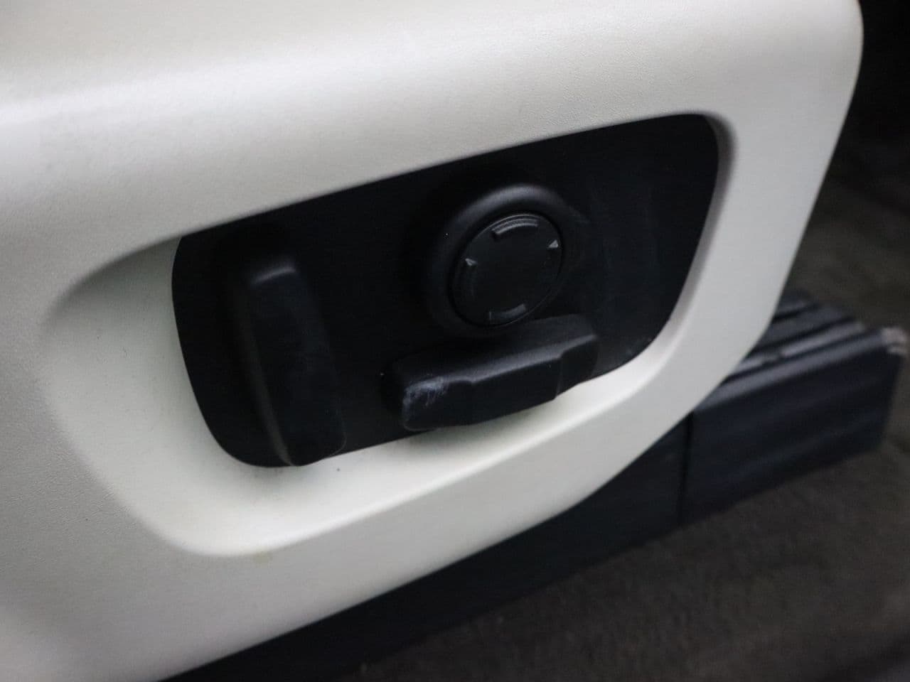 Land Rover Discovery 2.0 SD4 HSE — image 56