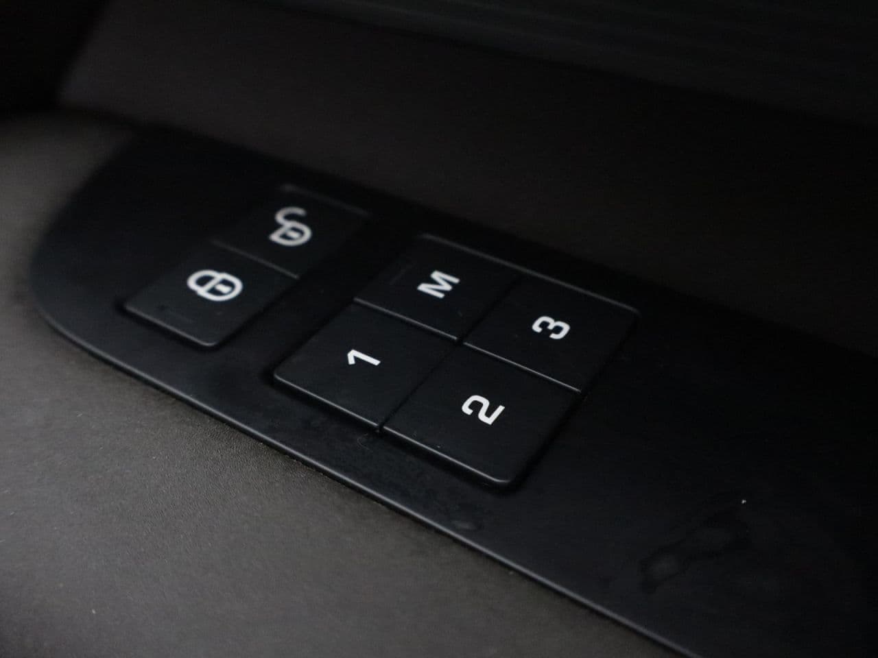 Land Rover Discovery 2.0 SD4 HSE — image 57