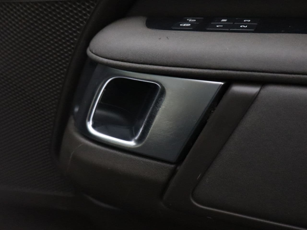 Land Rover Discovery 2.0 SD4 HSE — image 58