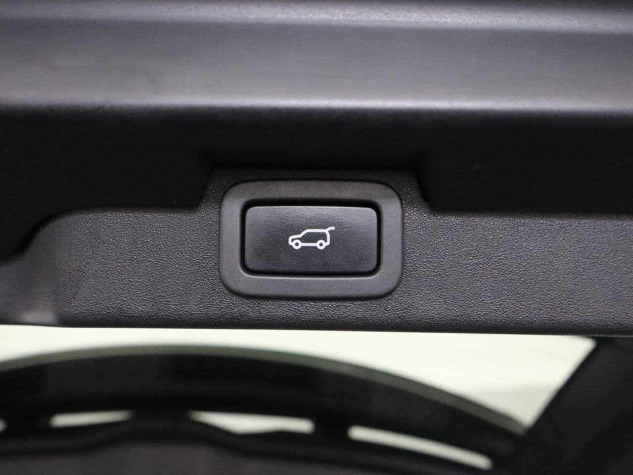 Land Rover Discovery 2.0 SD4 HSE — image 52