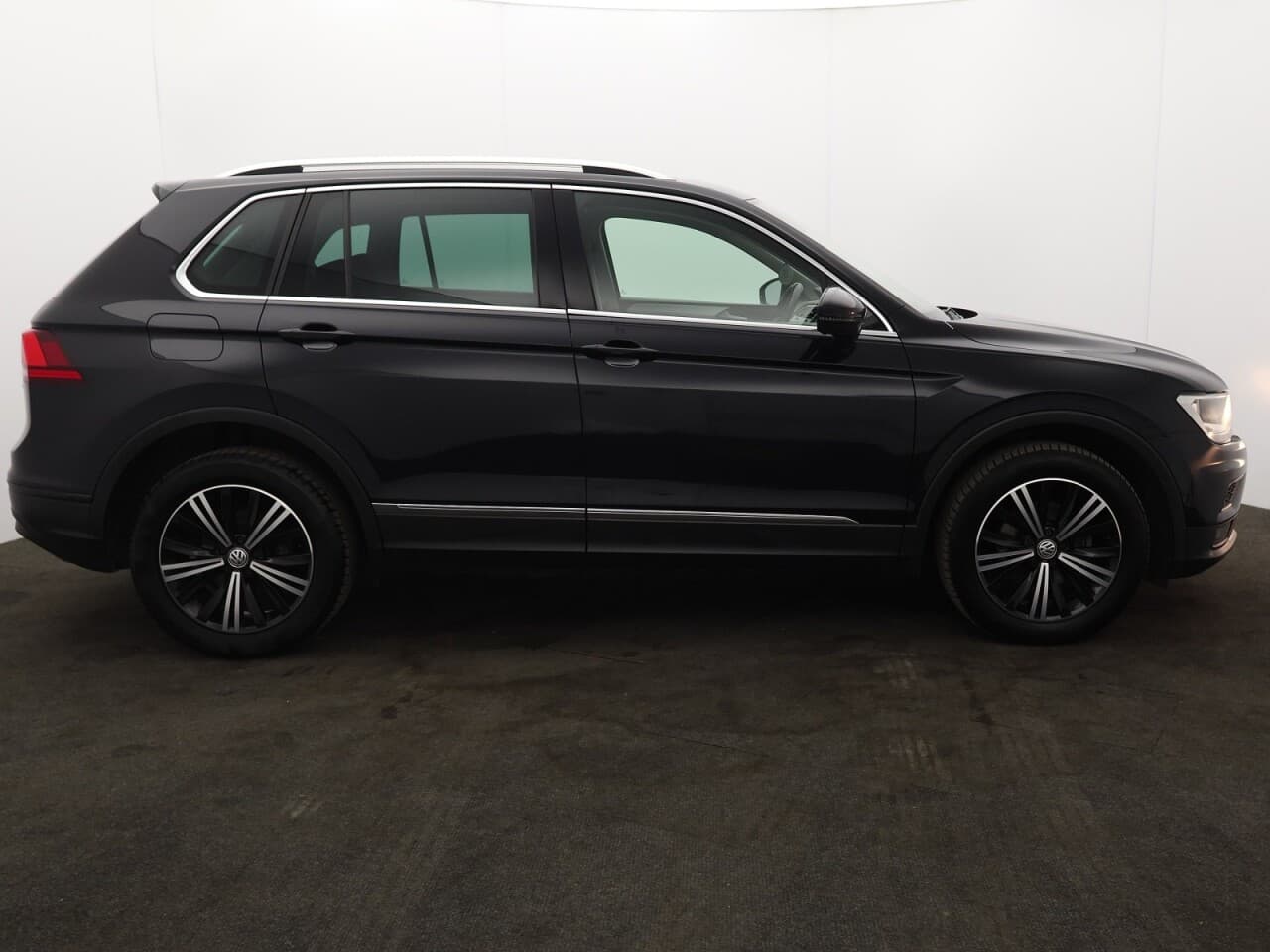 Volkswagen Tiguan 1.4 TSI SE Navigation — image 11