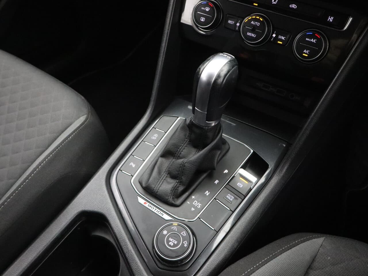 Volkswagen Tiguan 1.4 TSI SE Navigation — image 22