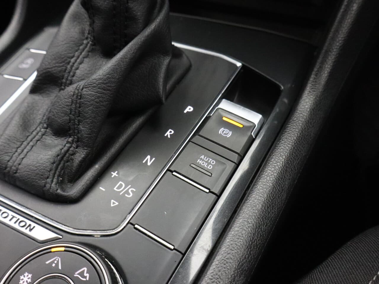 Volkswagen Tiguan 1.4 TSI SE Navigation — image 28