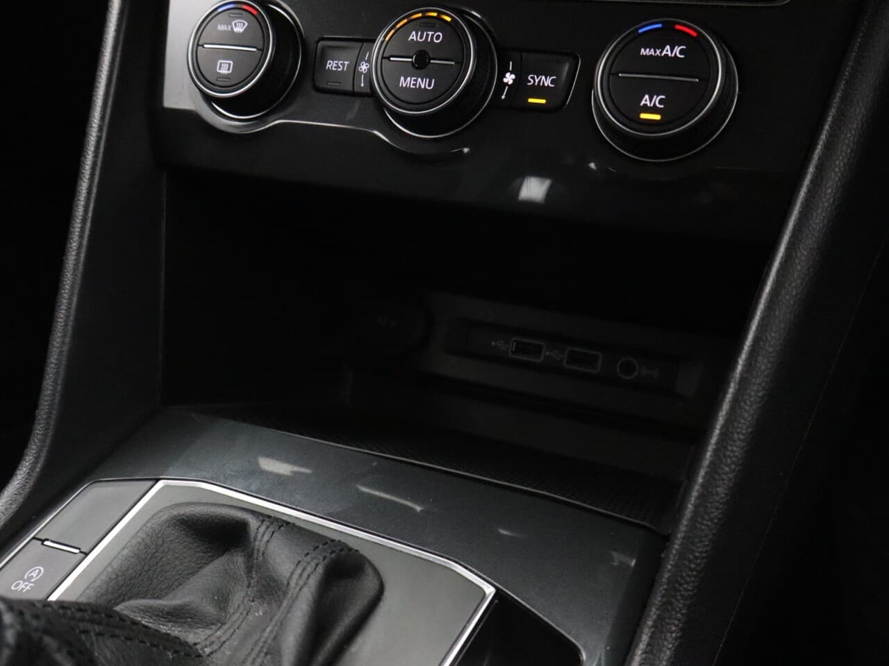 Volkswagen Tiguan 1.4 TSI SE Navigation — image 29