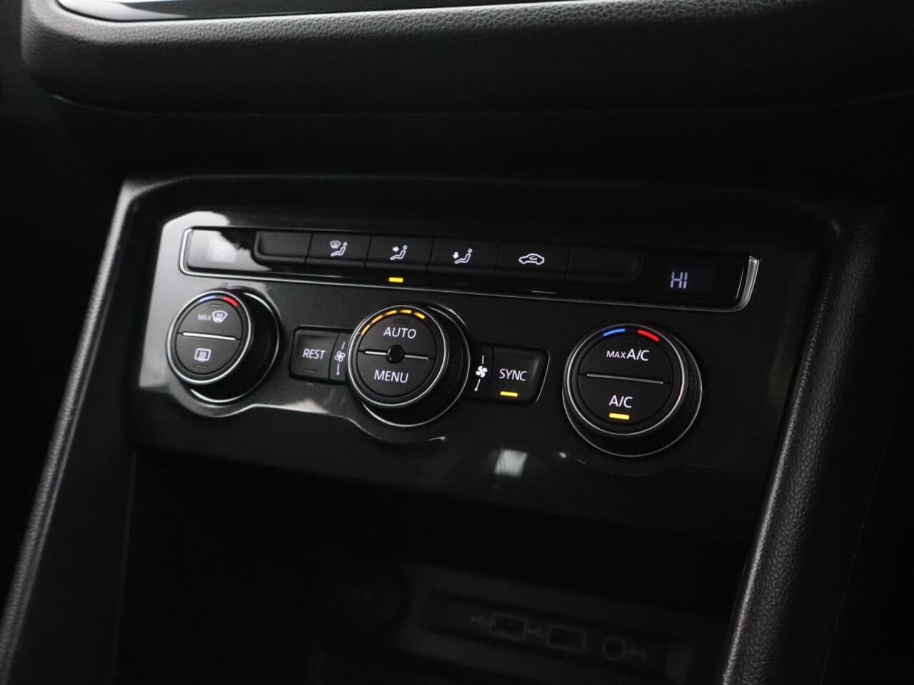 Volkswagen Tiguan 1.4 TSI SE Navigation — image 30