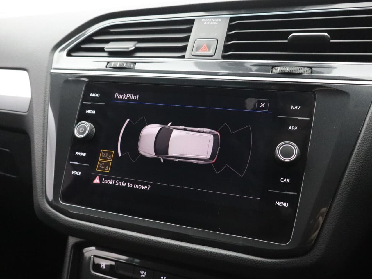 Volkswagen Tiguan 1.4 TSI SE Navigation — image 33