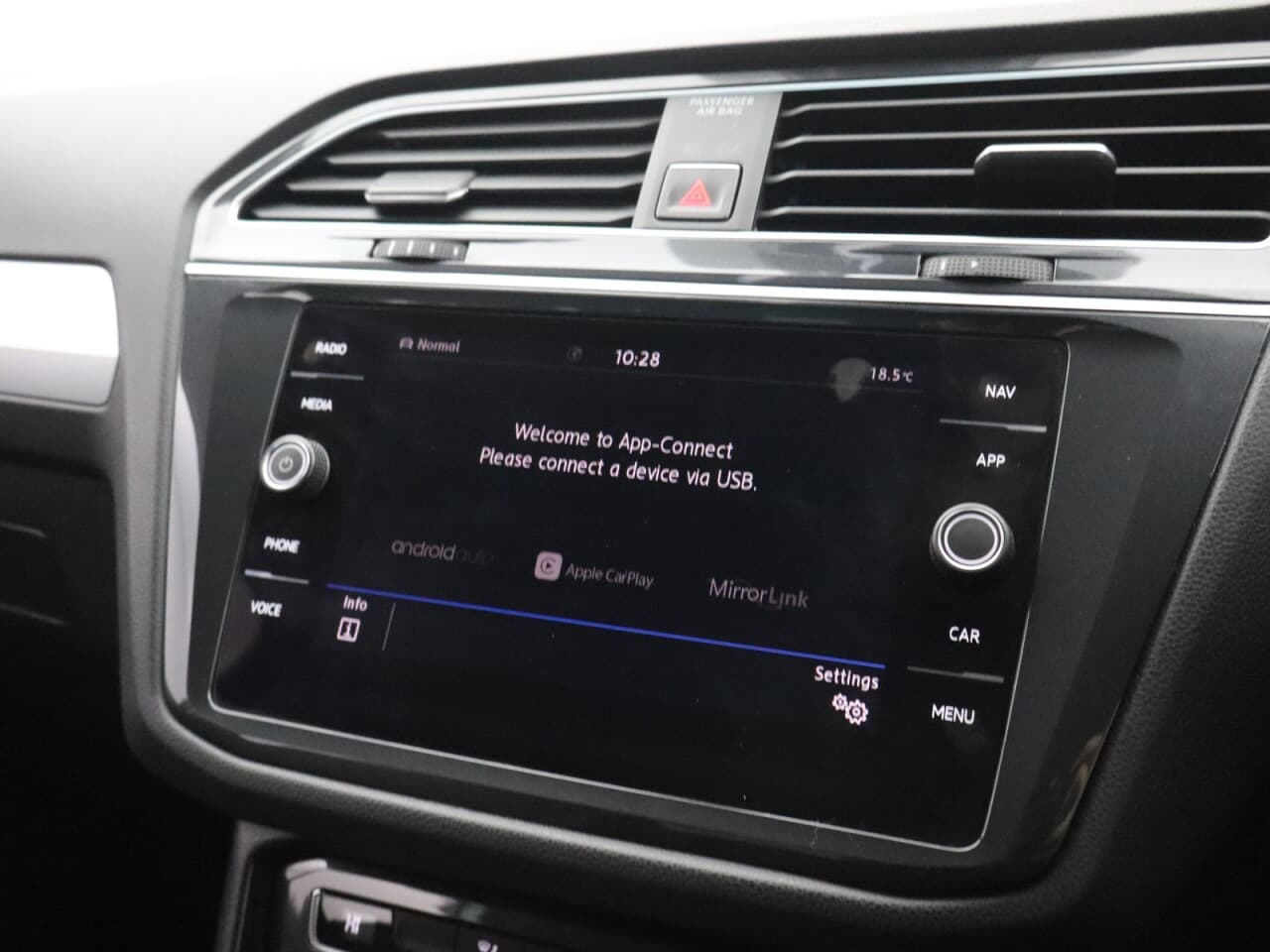 Volkswagen Tiguan 1.4 TSI SE Navigation — image 35