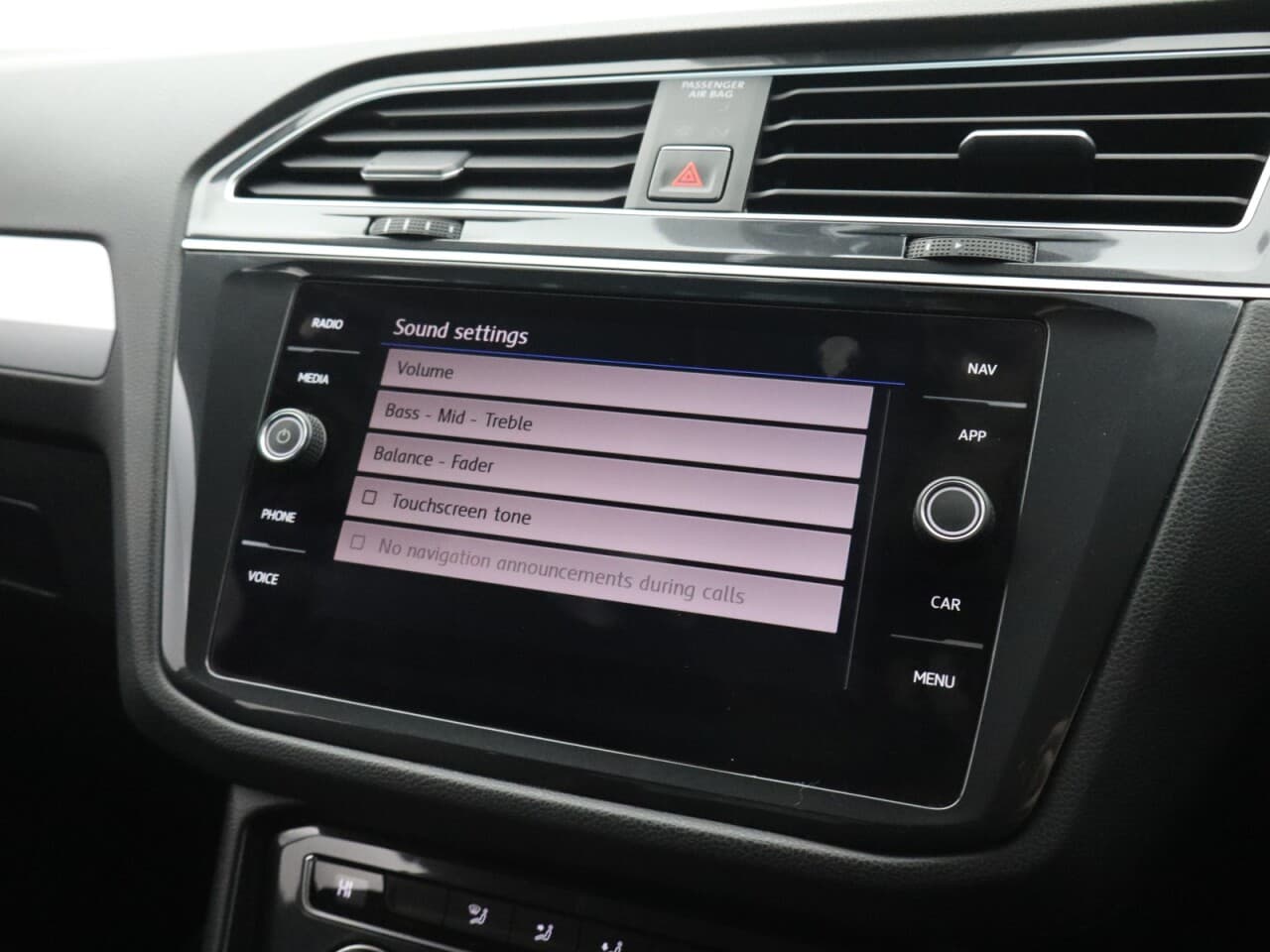 Volkswagen Tiguan 1.4 TSI SE Navigation — image 38