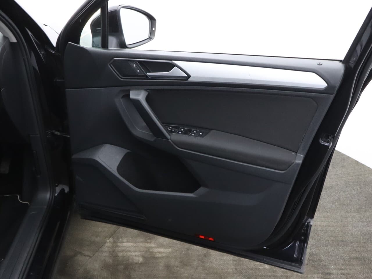 Volkswagen Tiguan 1.4 TSI SE Navigation — image 49