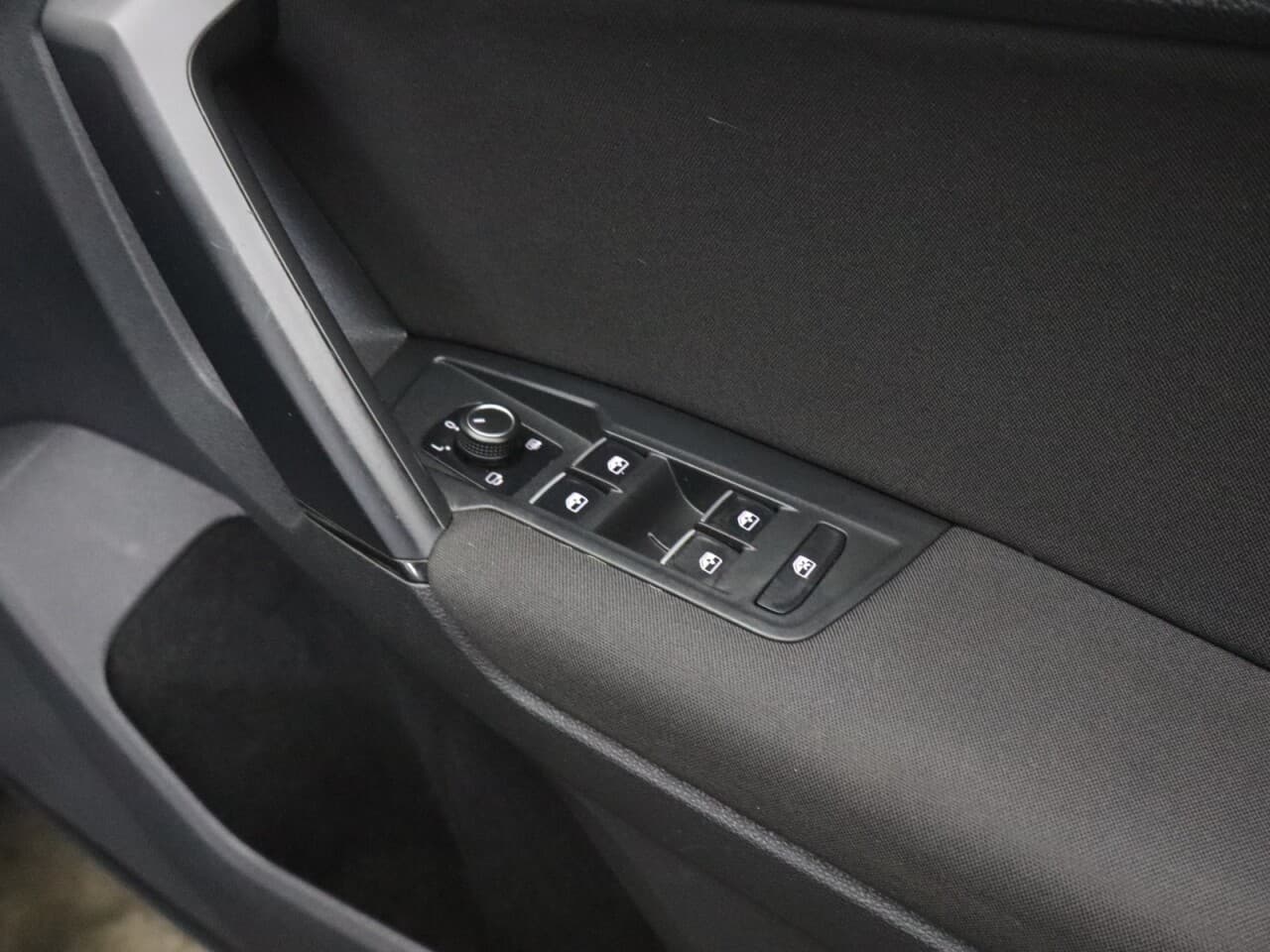 Volkswagen Tiguan 1.4 TSI SE Navigation — image 50