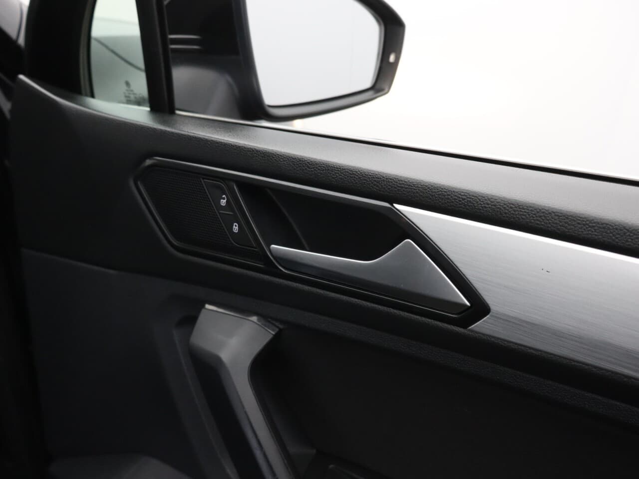 Volkswagen Tiguan 1.4 TSI SE Navigation — image 51
