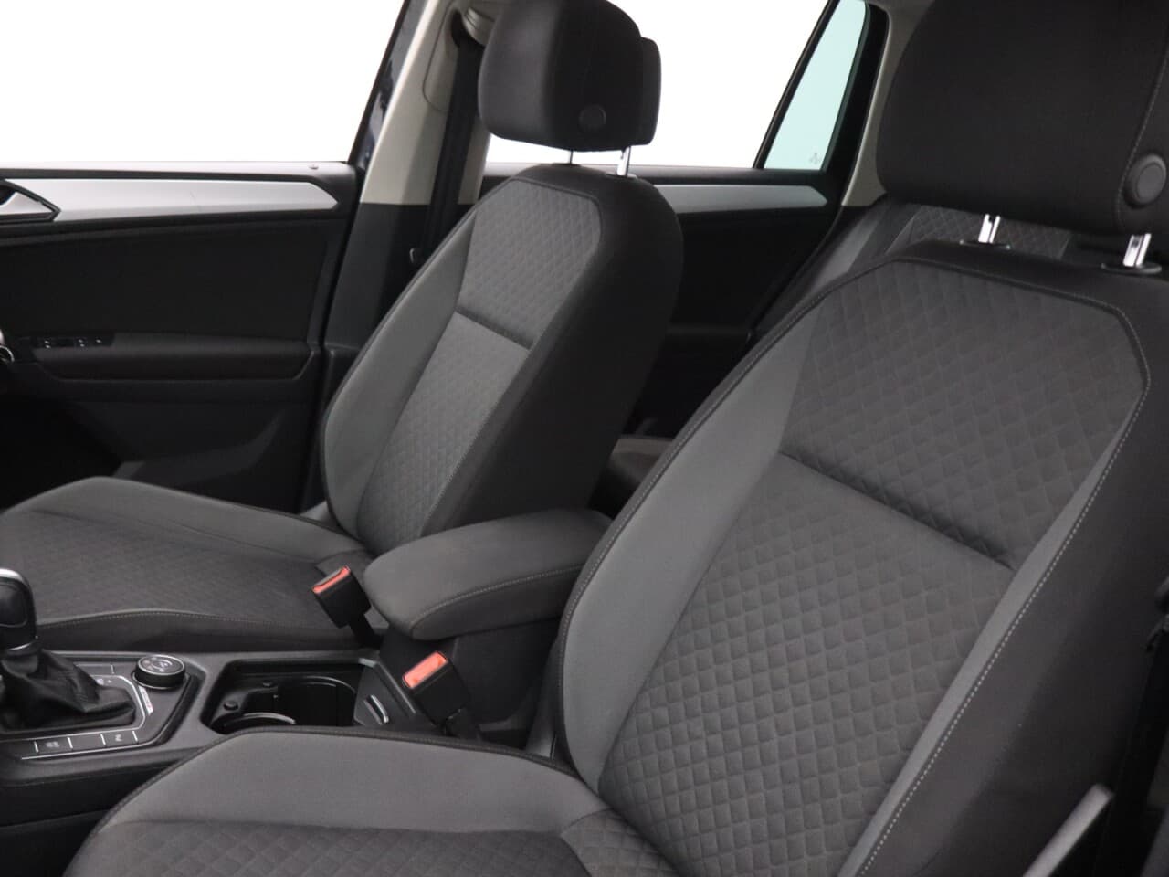 Volkswagen Tiguan 1.4 TSI SE Navigation — image 45