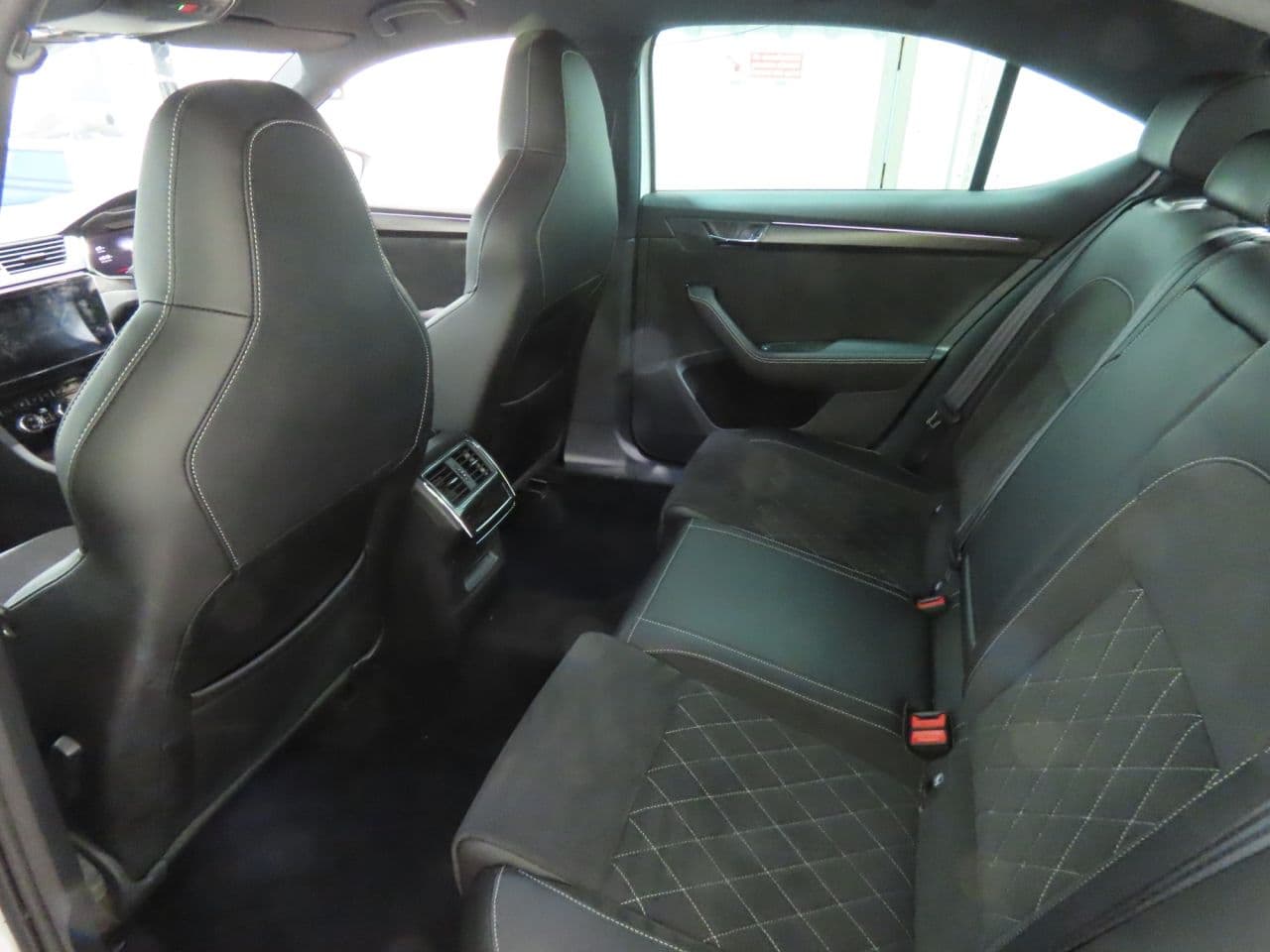 Skoda Superb 2.0 TSI SportLine Plus — image 12