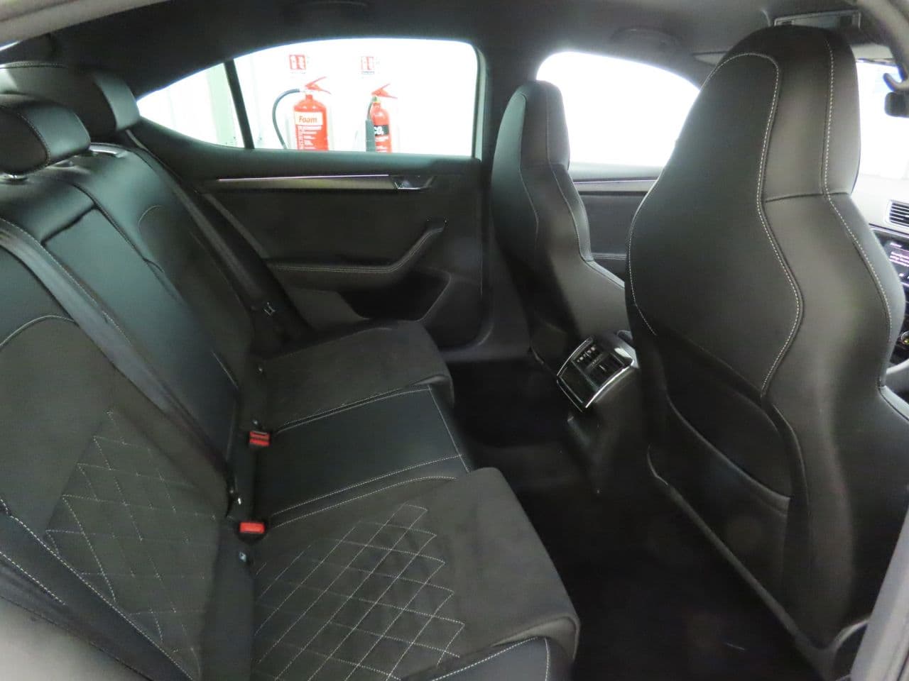 Skoda Superb 2.0 TSI SportLine Plus — image 13