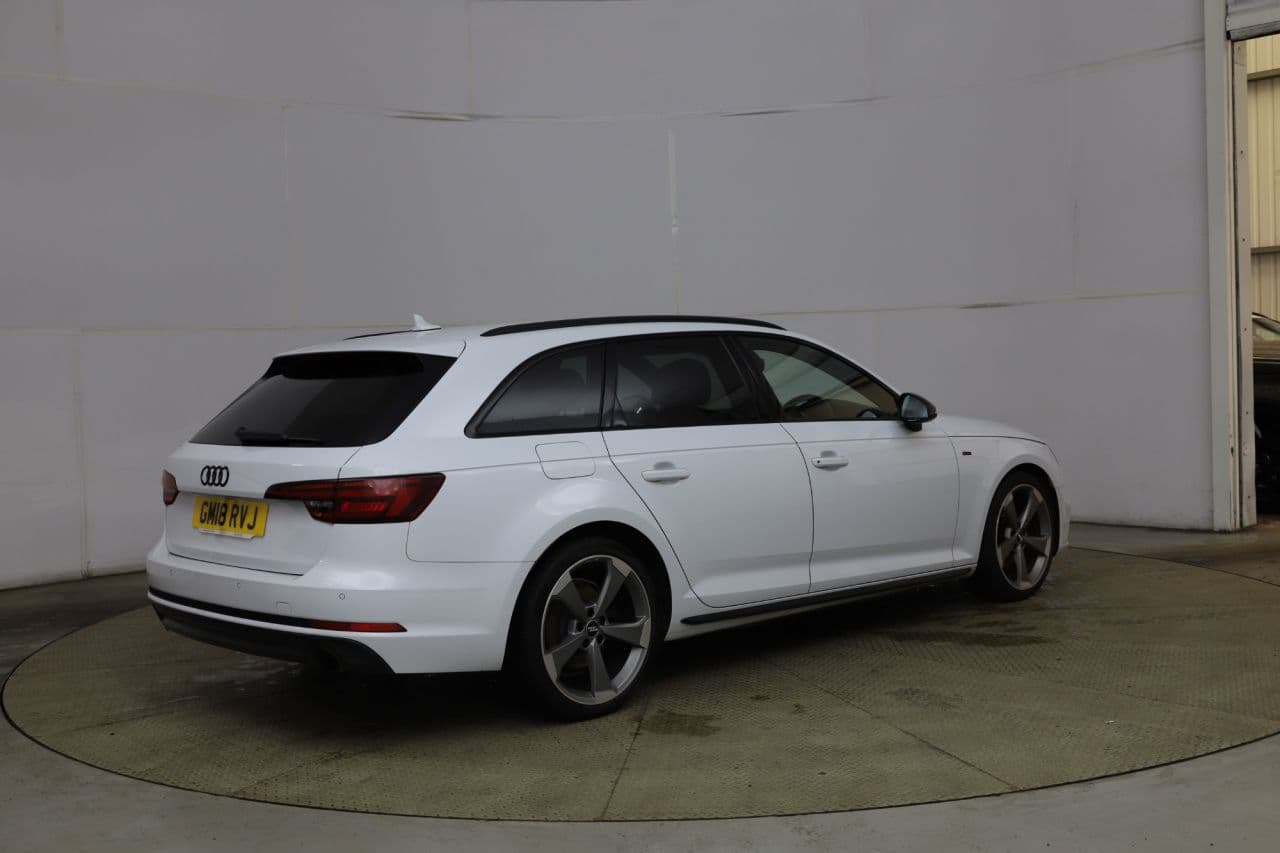 Audi A4 Avant 2.0 TFSI Black Edition Technology Pack — image 8