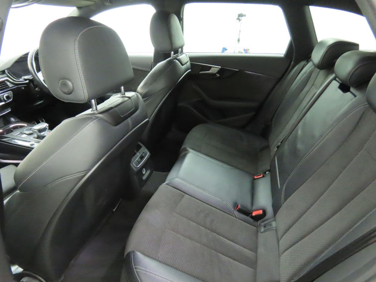 Audi A4 Avant 2.0 TFSI Black Edition Technology Pack — image 12