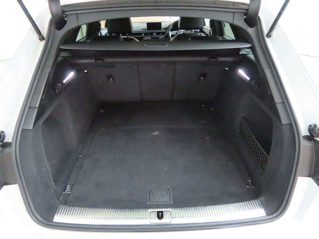 Audi A4 Avant 2.0 TFSI Black Edition Technology Pack — image 14