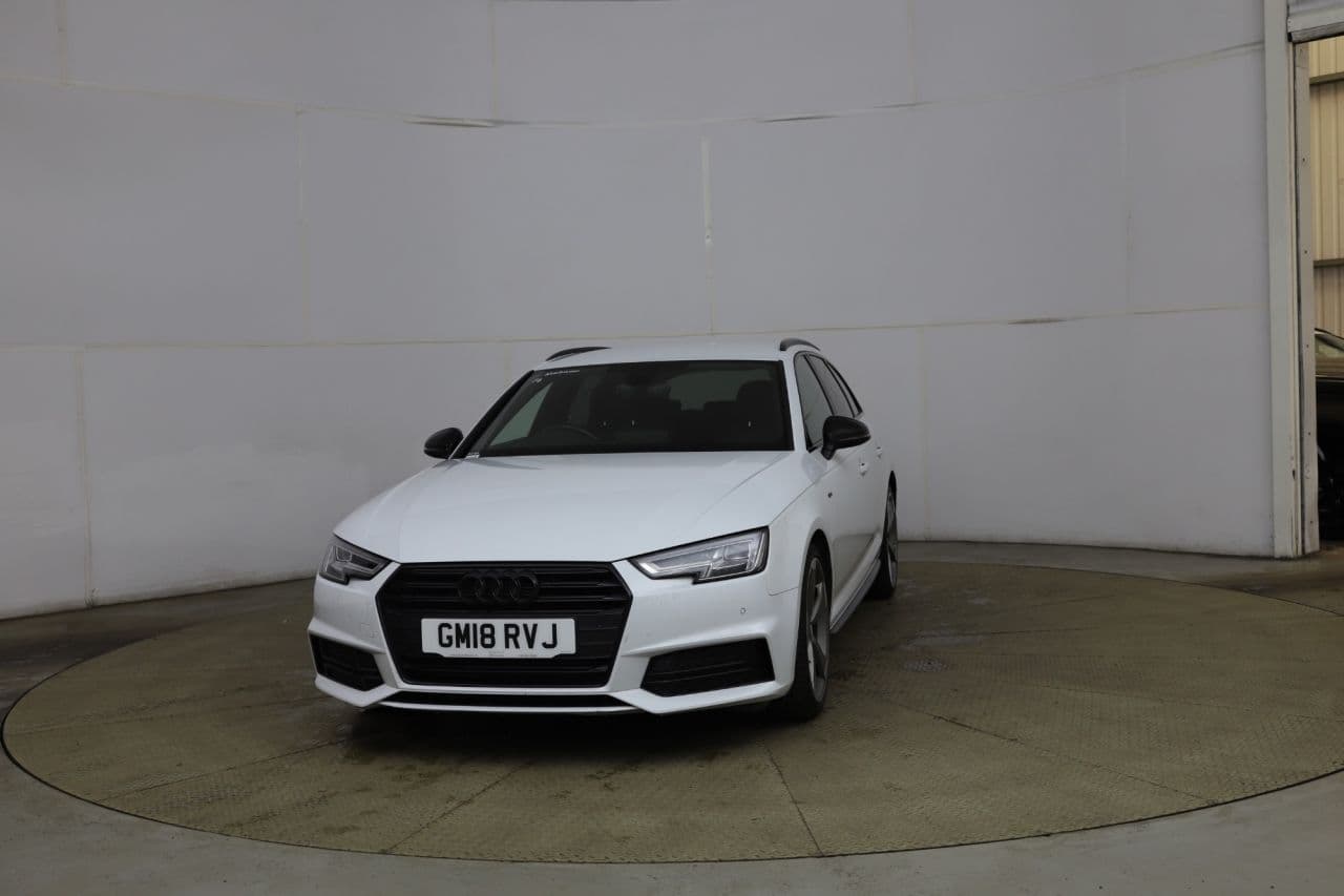 Audi A4 Avant 2.0 TFSI Black Edition Technology Pack — image 4