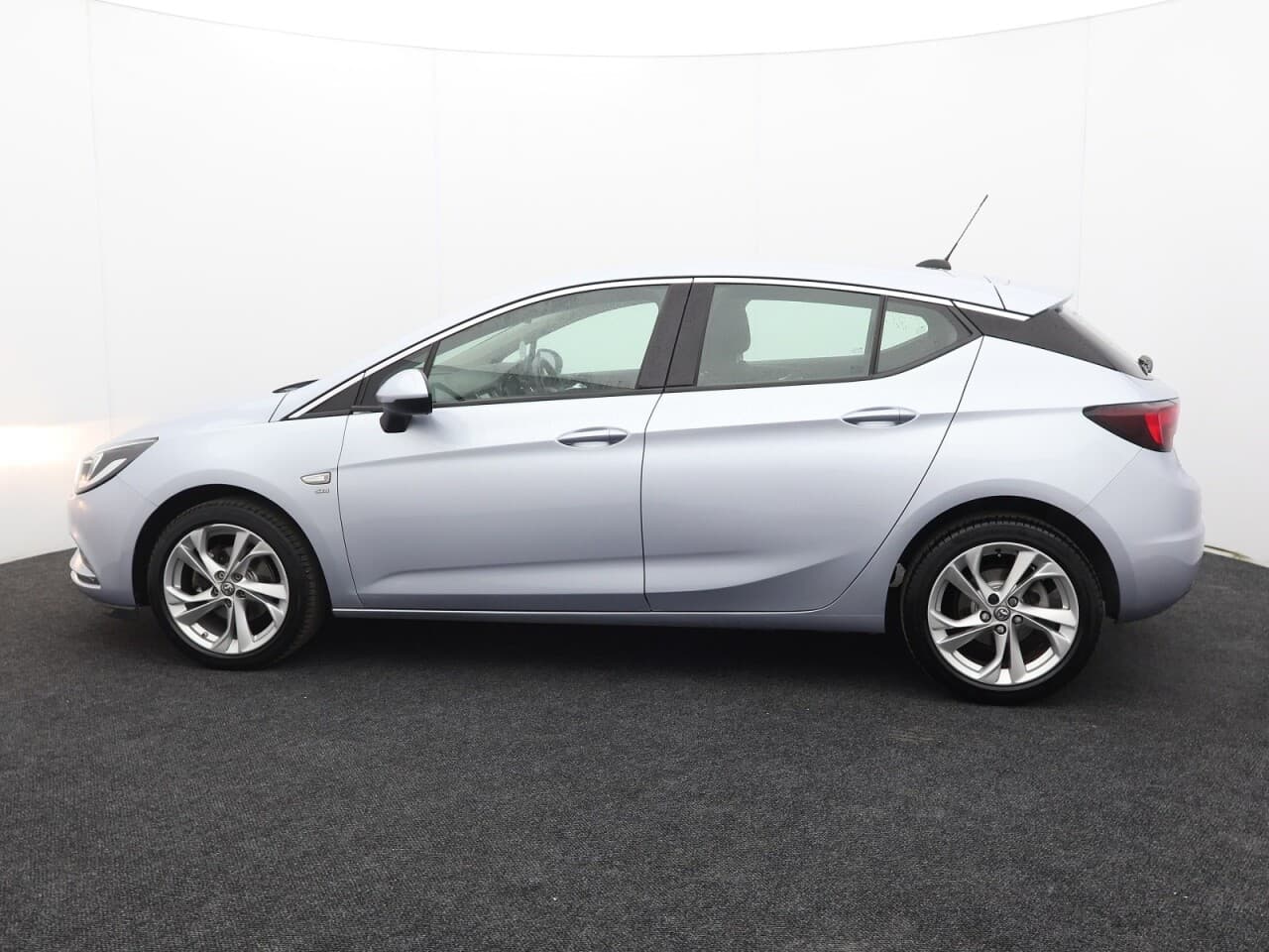 Vauxhall Astra 1.4i Turbo SRi Nav — image 10