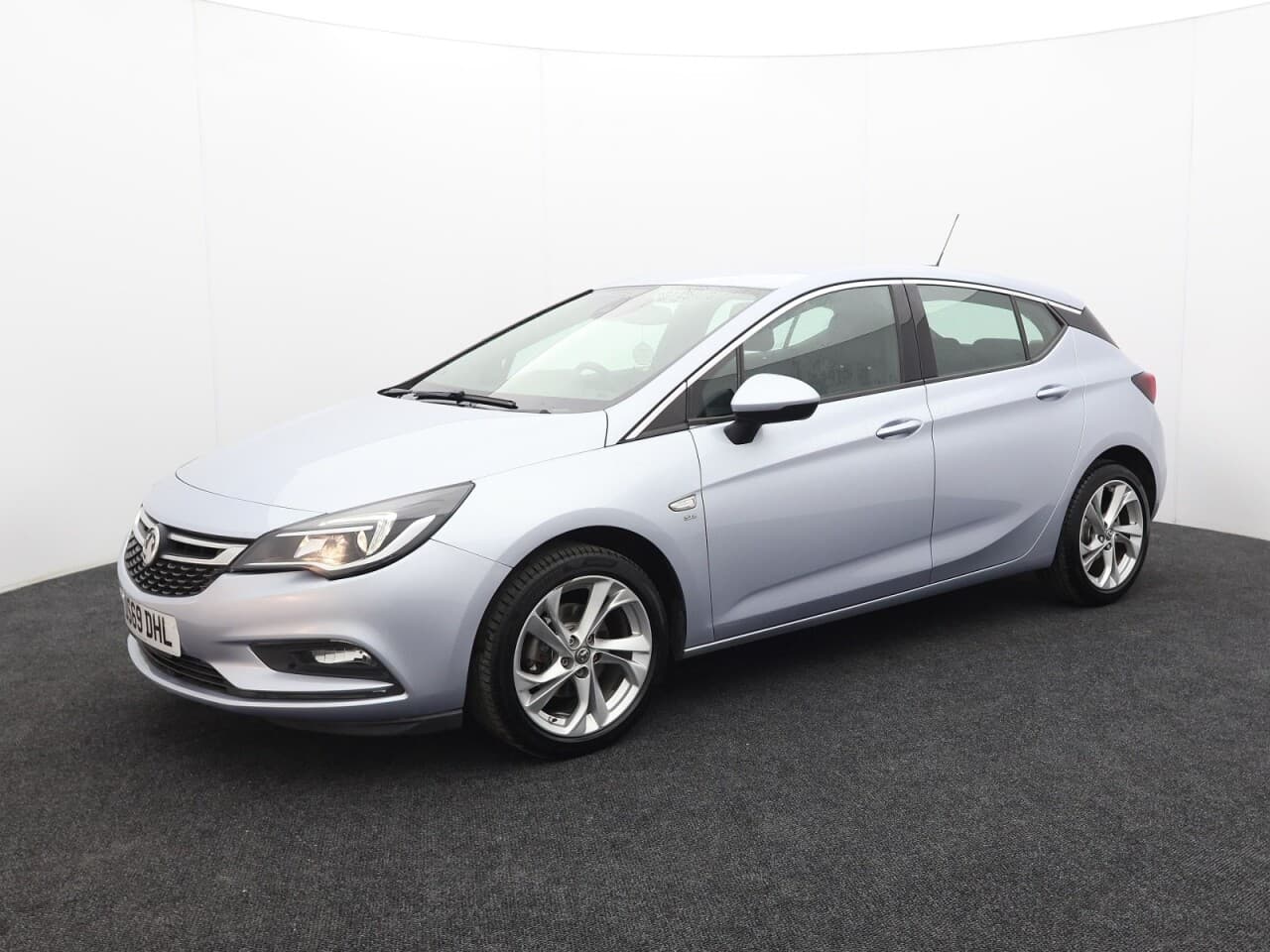 Vauxhall Astra 1.4i Turbo SRi Nav — image 11