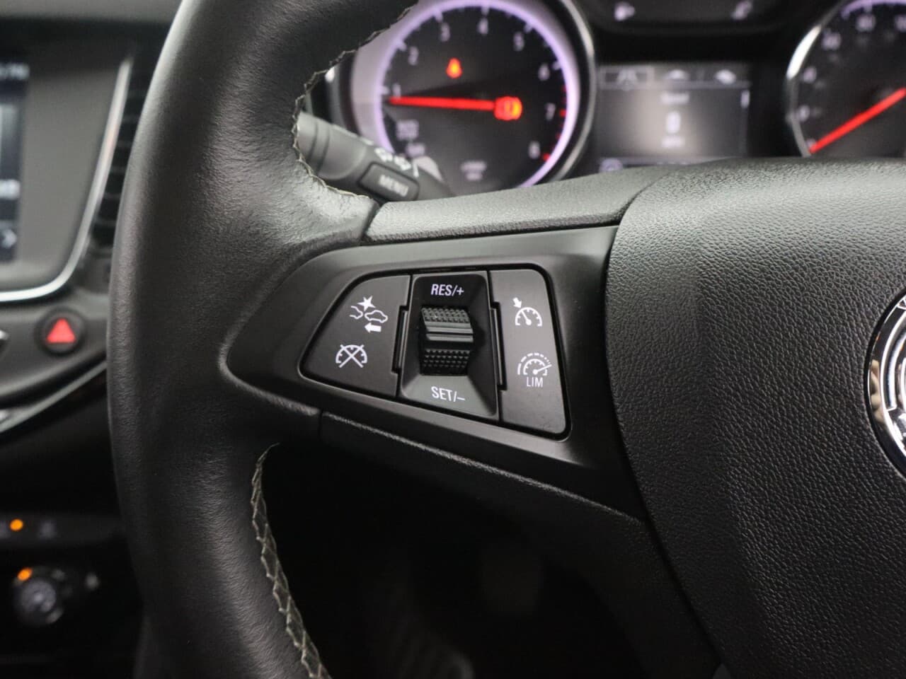 Vauxhall Astra 1.4i Turbo SRi Nav — image 17