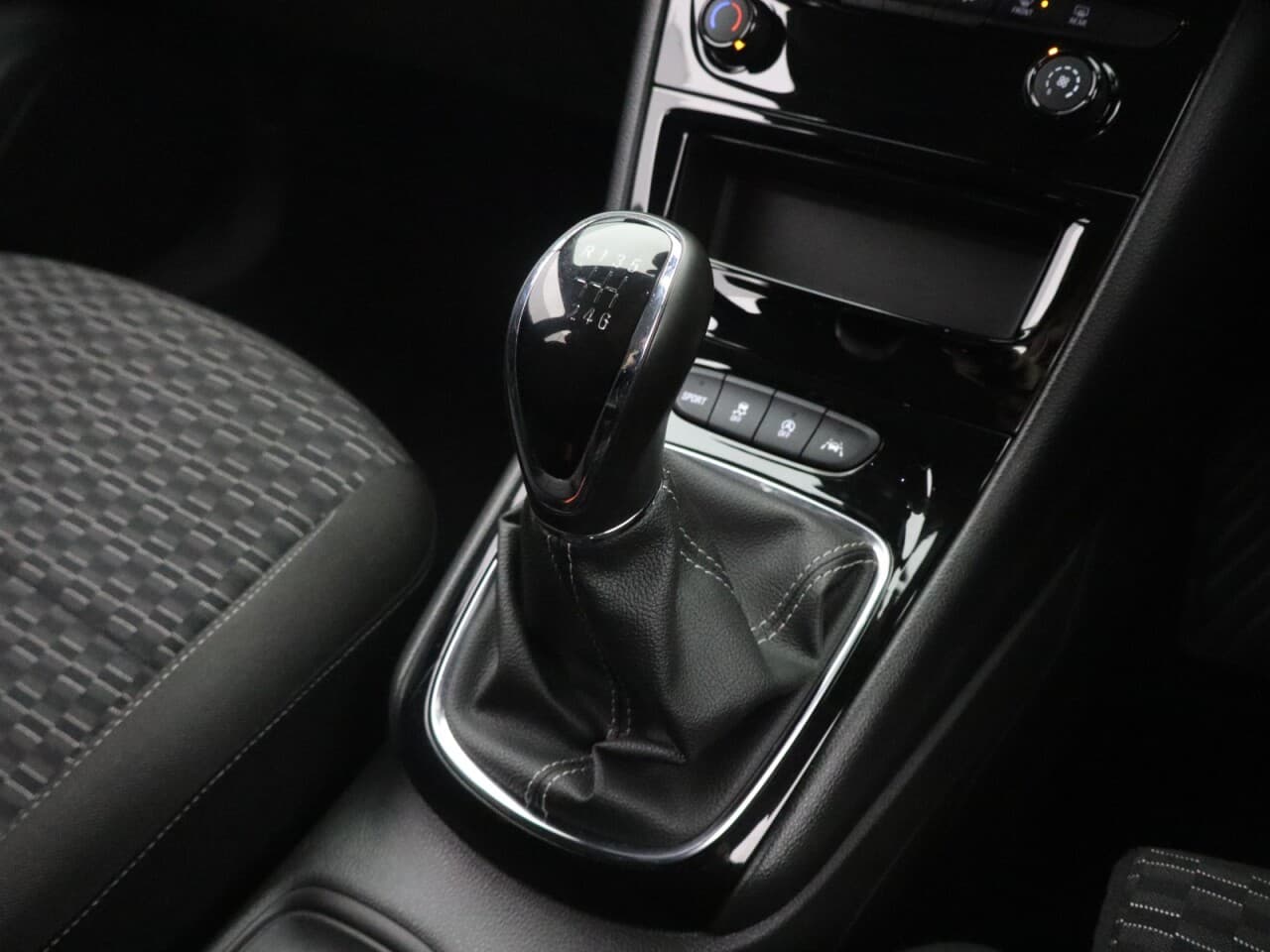 Vauxhall Astra 1.4i Turbo SRi Nav — image 23