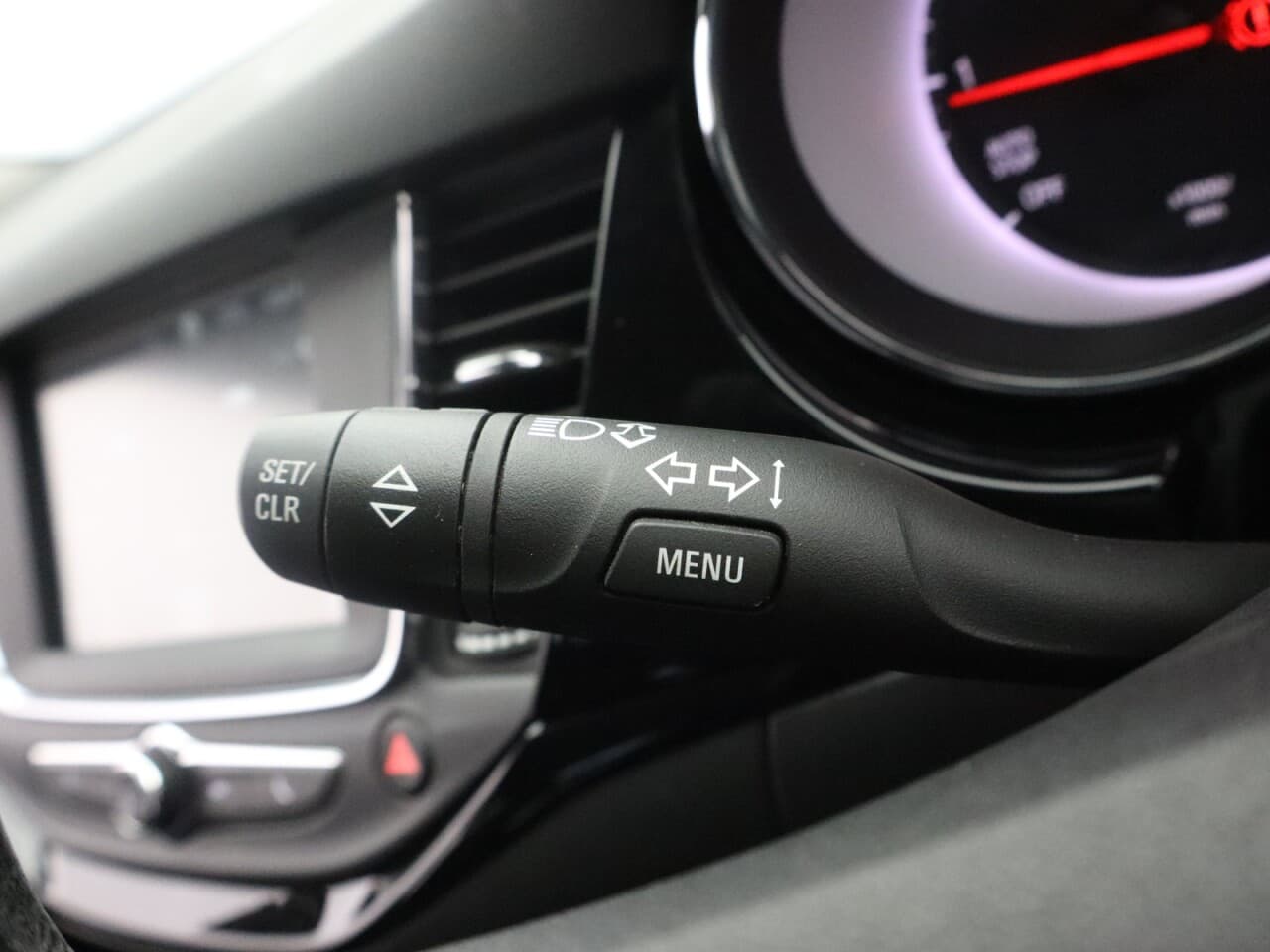Vauxhall Astra 1.4i Turbo SRi Nav — image 34