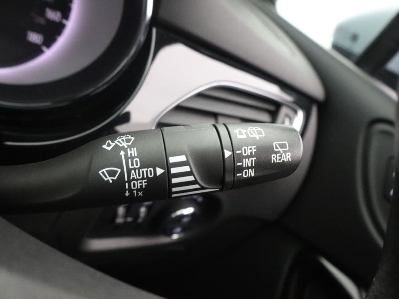 Vauxhall Astra 1.4i Turbo SRi Nav — image 35