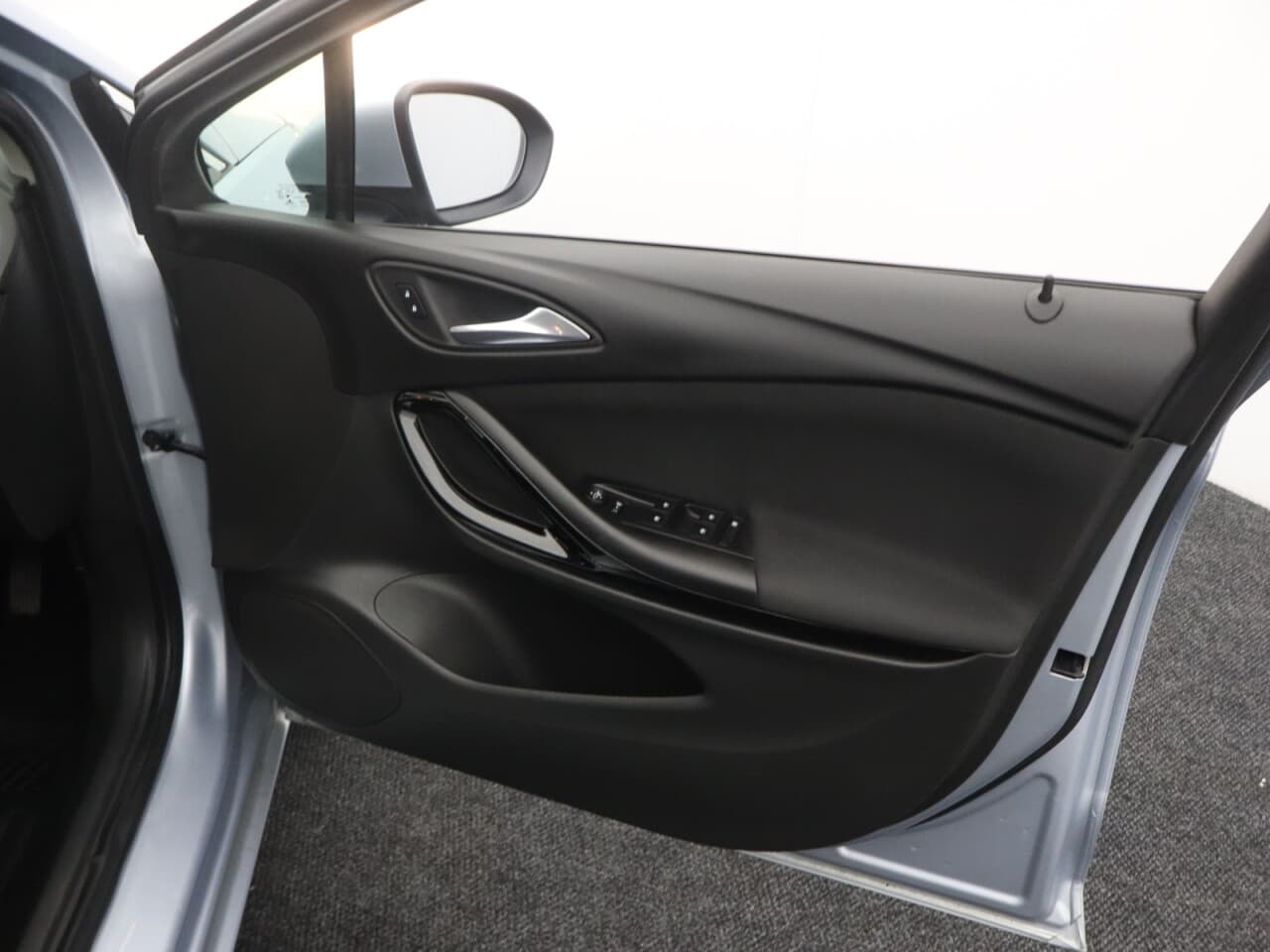 Vauxhall Astra 1.4i Turbo SRi Nav — image 36