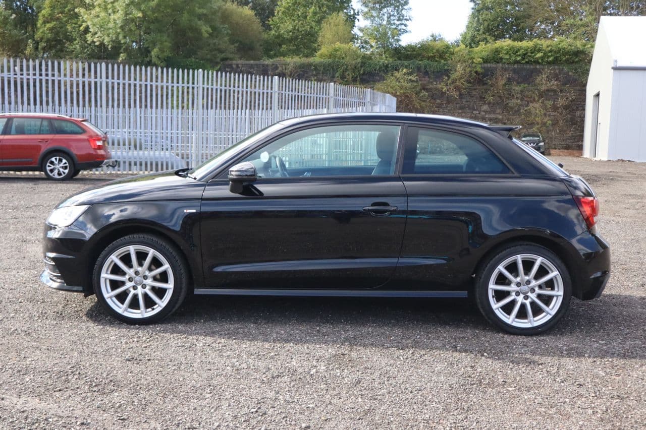 Audi A1 1.0 TFSI S line — image 8