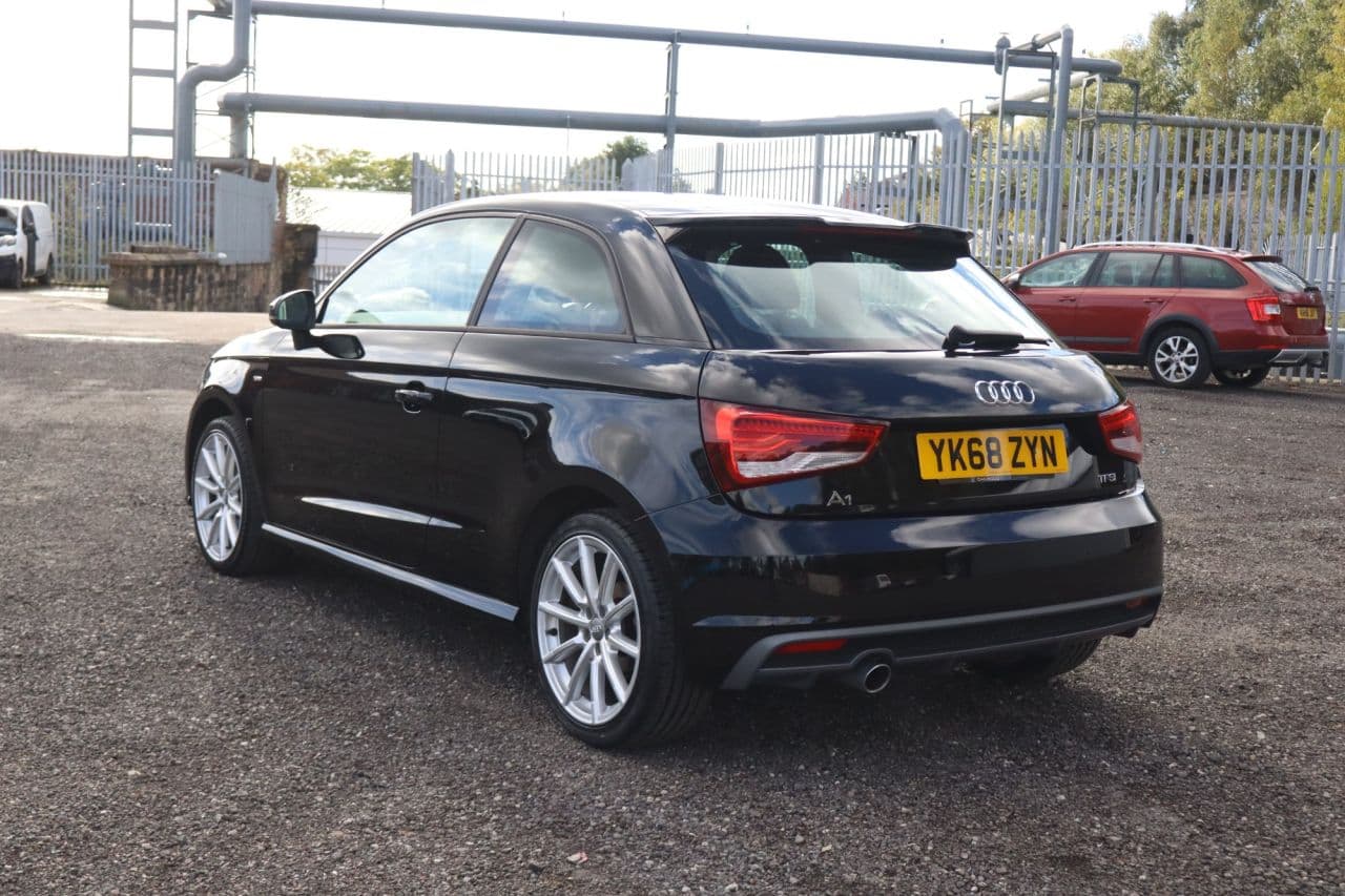 Audi A1 1.0 TFSI S line — image 9