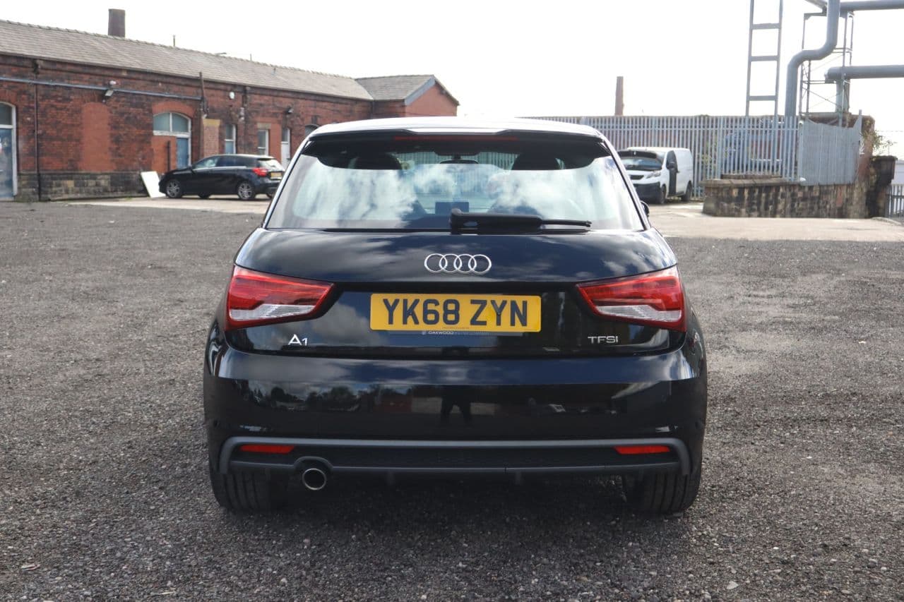 Audi A1 1.0 TFSI S line — image 10
