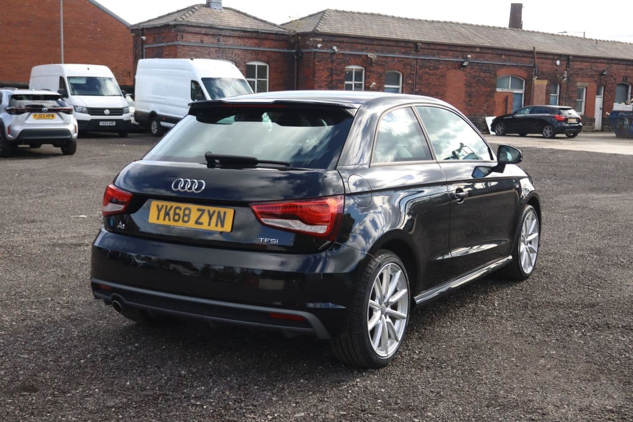 Audi A1 1.0 TFSI S line — image 11