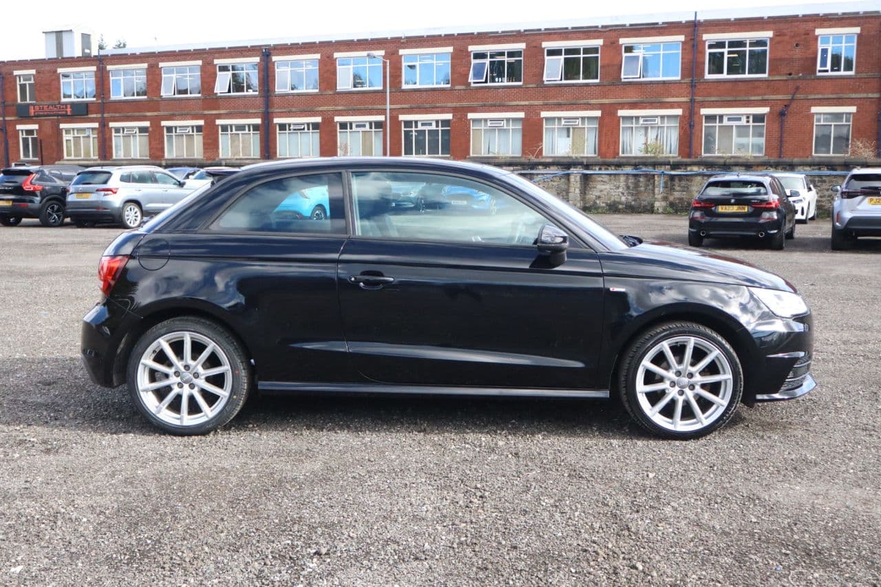 Audi A1 1.0 TFSI S line — image 12