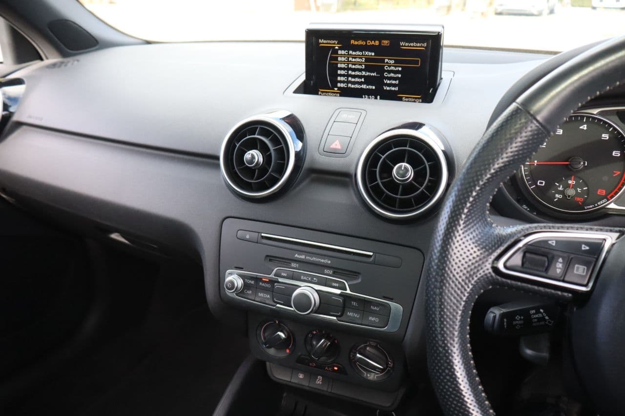Audi A1 1.0 TFSI S line — image 24