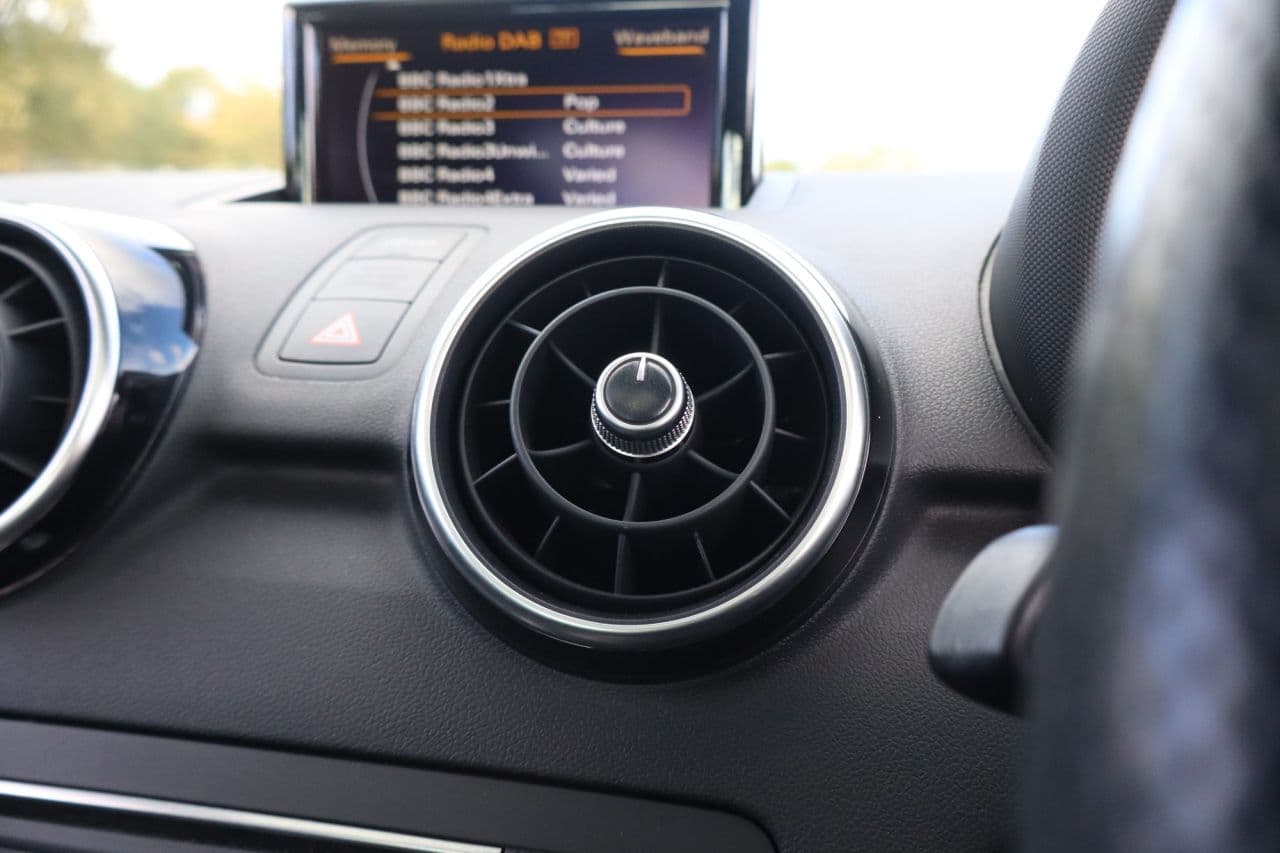 Audi A1 1.0 TFSI S line — image 32