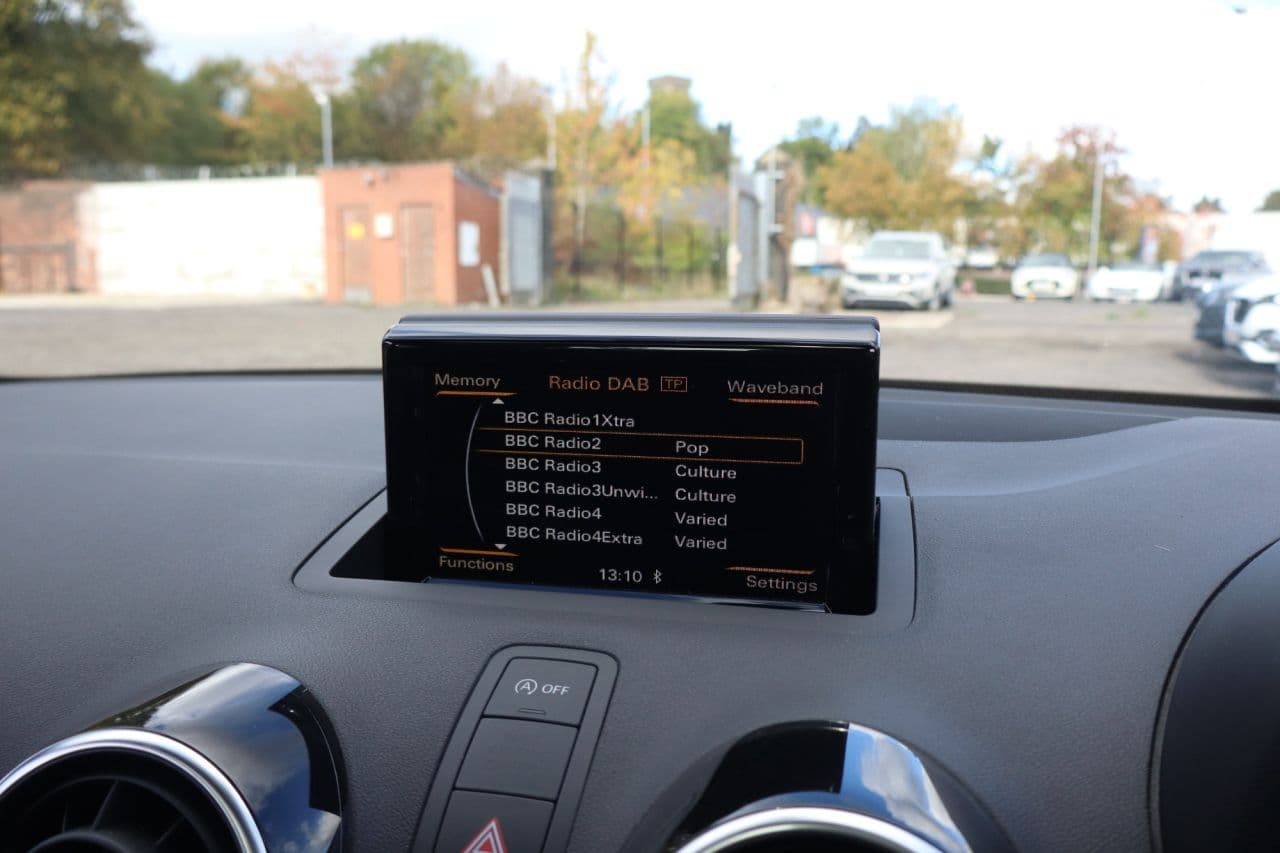 Audi A1 1.0 TFSI S line — image 33