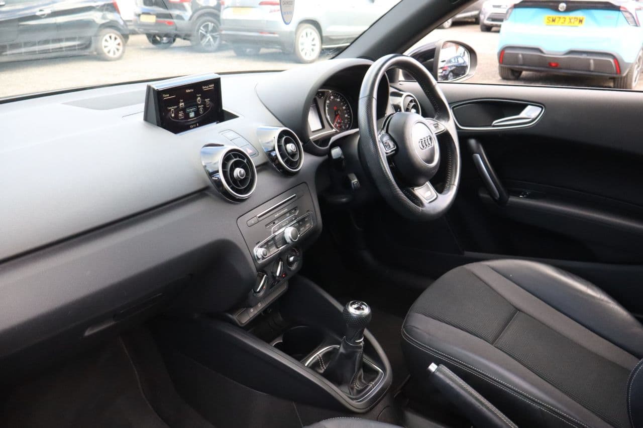 Audi A1 1.0 TFSI S line — image 45
