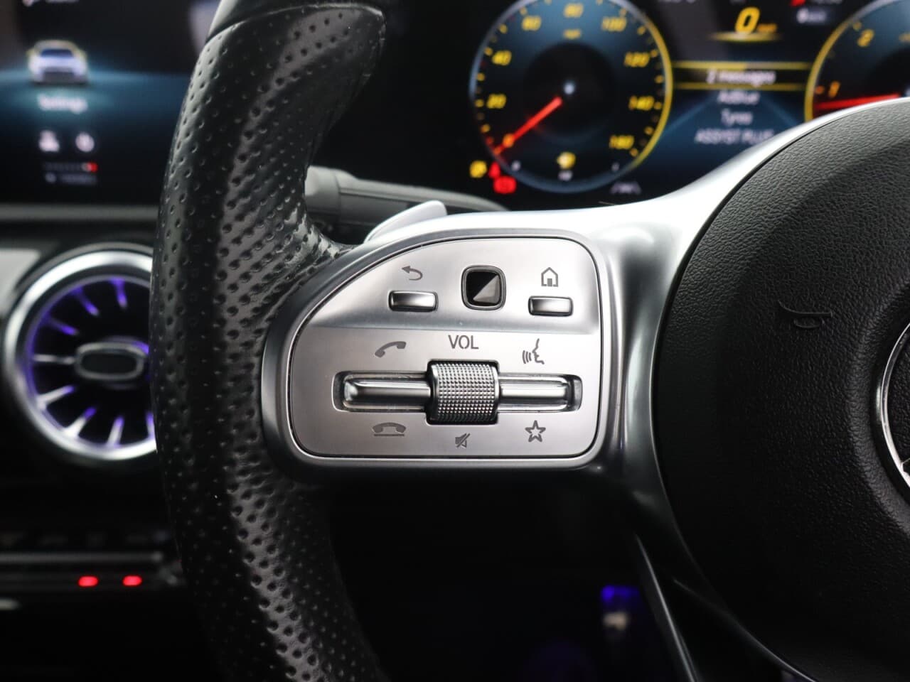Mercedes-Benz A Class 2.0 A180d AMG Line Edition (Premium) — image 17