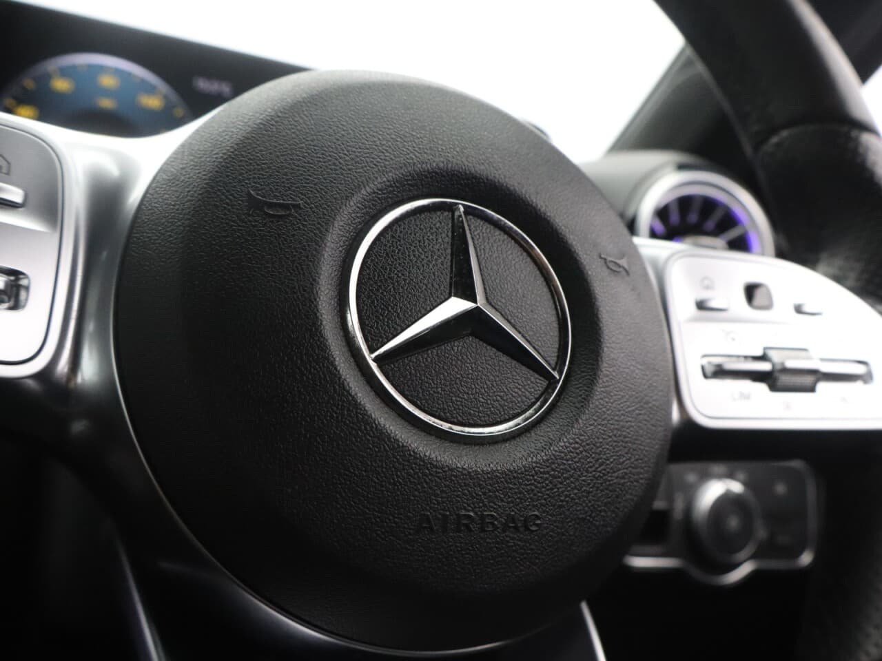 Mercedes-Benz A Class 2.0 A180d AMG Line Edition (Premium) — image 20