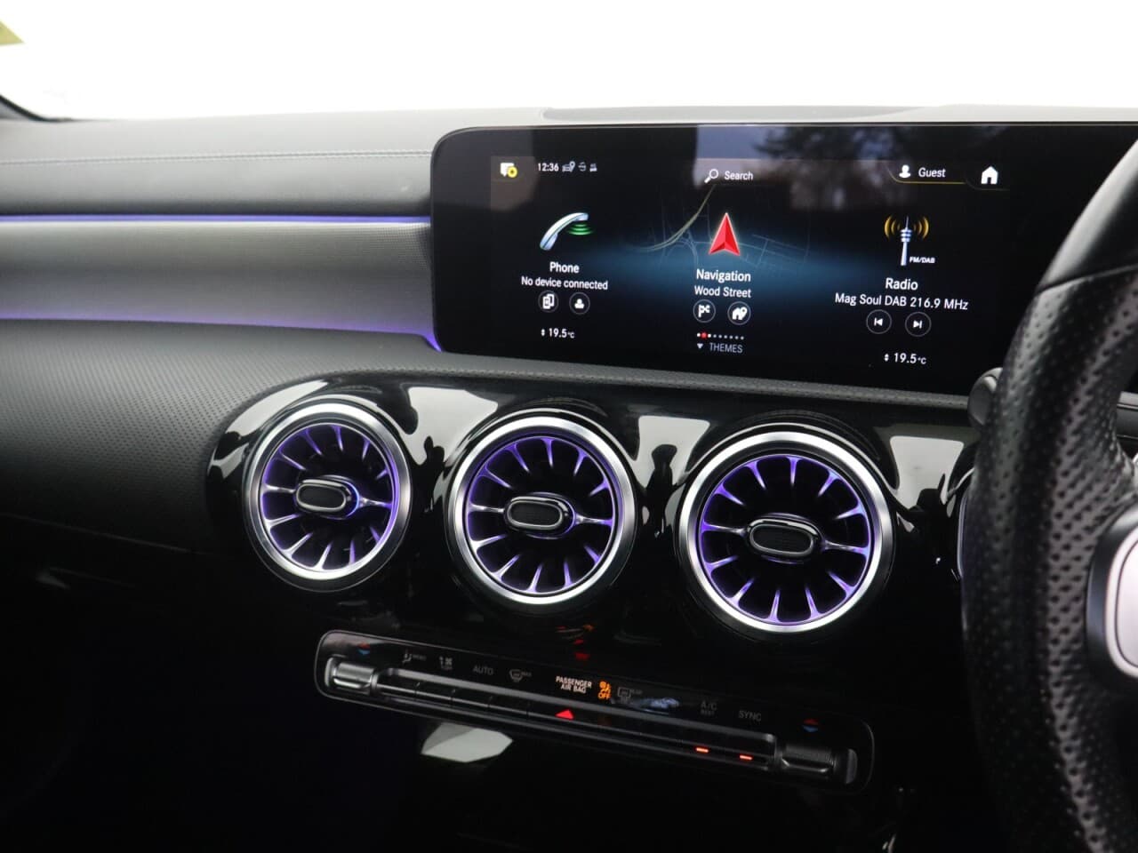 Mercedes-Benz A Class 2.0 A180d AMG Line Edition (Premium) — image 22