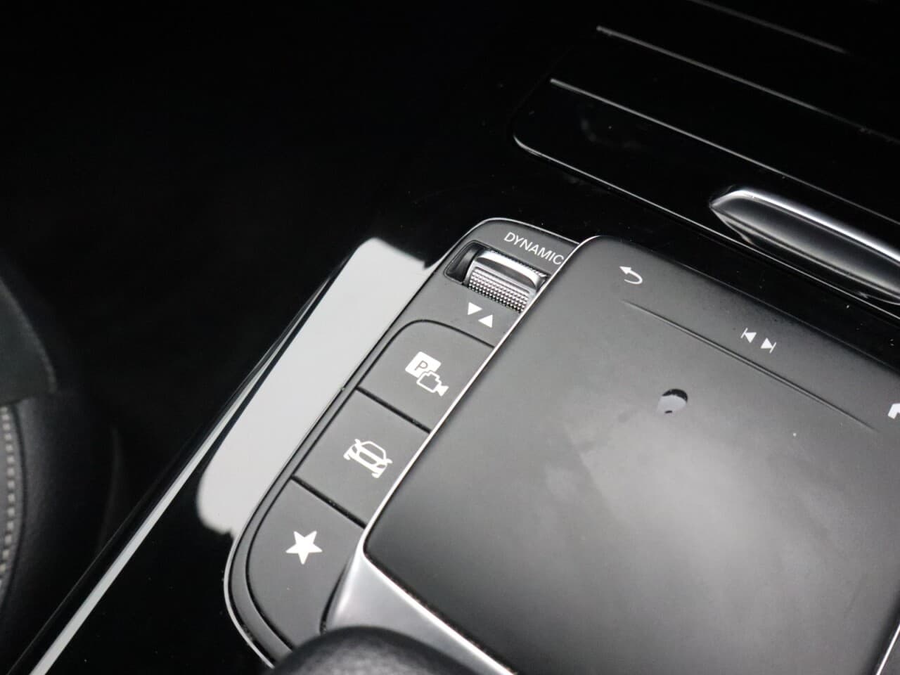 Mercedes-Benz A Class 2.0 A180d AMG Line Edition (Premium) — image 26
